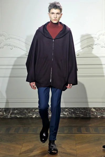 Look 15